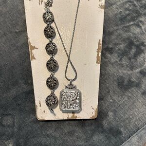 16 to 18 inch Brighton necklace and matching bracelet set. It is reversible.